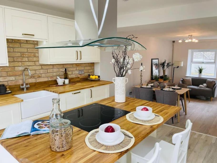 Charming Cottage Close To M4 Bridgend بريدجيند المظهر الخارجي الصورة